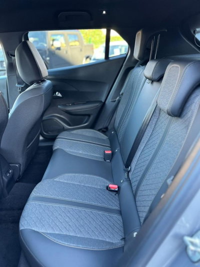 Peugeot 2008 PureTech 100 S&S Allure (9)