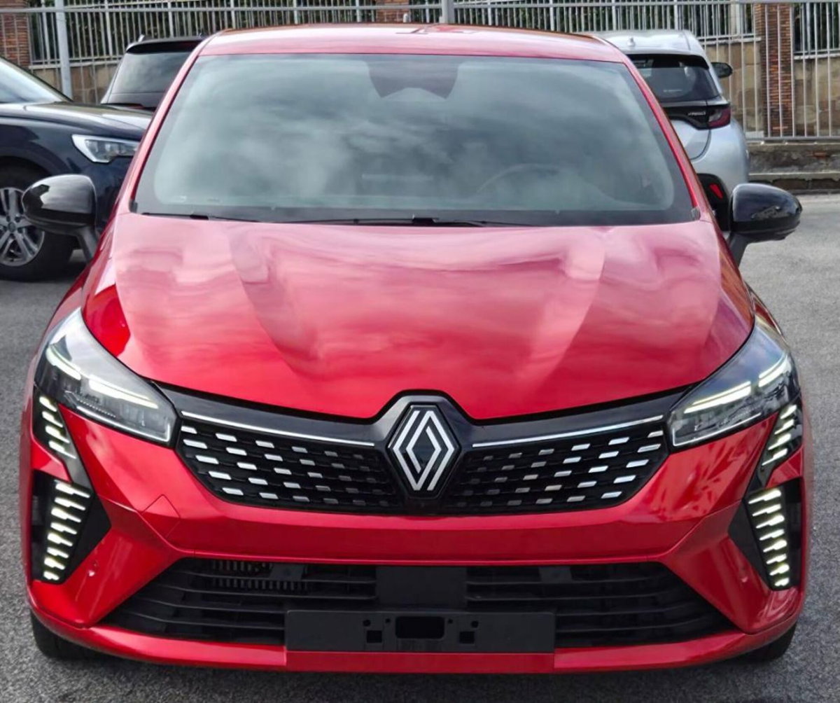 Renault Clio TCe 100 CV GPL 5 porte Techno (2)