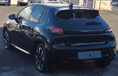 Peugeot 208 PureTech 100 Stop&Start 5 porte Allure (3)