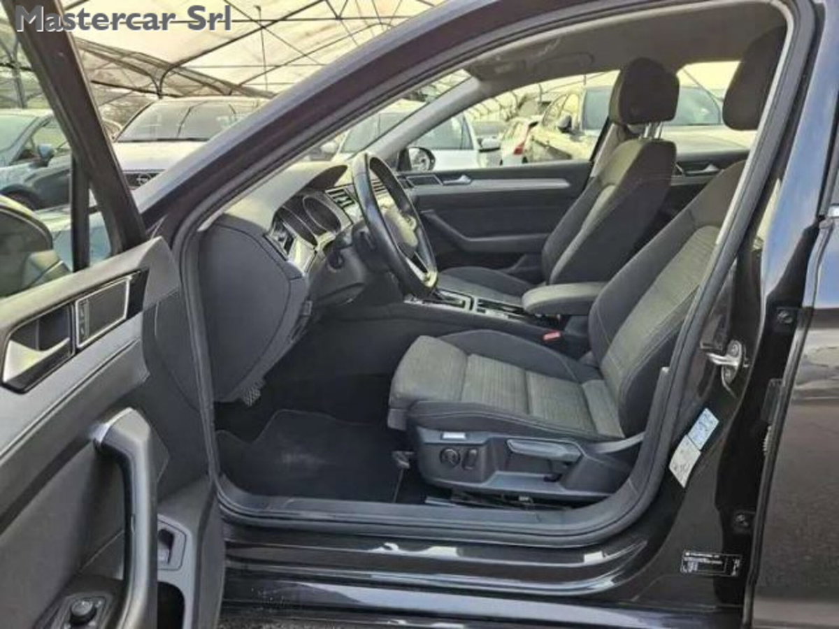 Volkswagen Passat Variant 2.0 TDI SCR 122 CV EVO DSG Business (10)