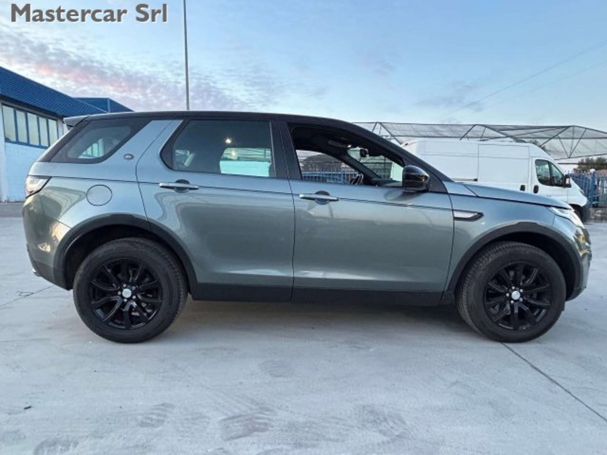 Land Rover Discovery Sport 2.0 TD4 150 CV Pure (5)