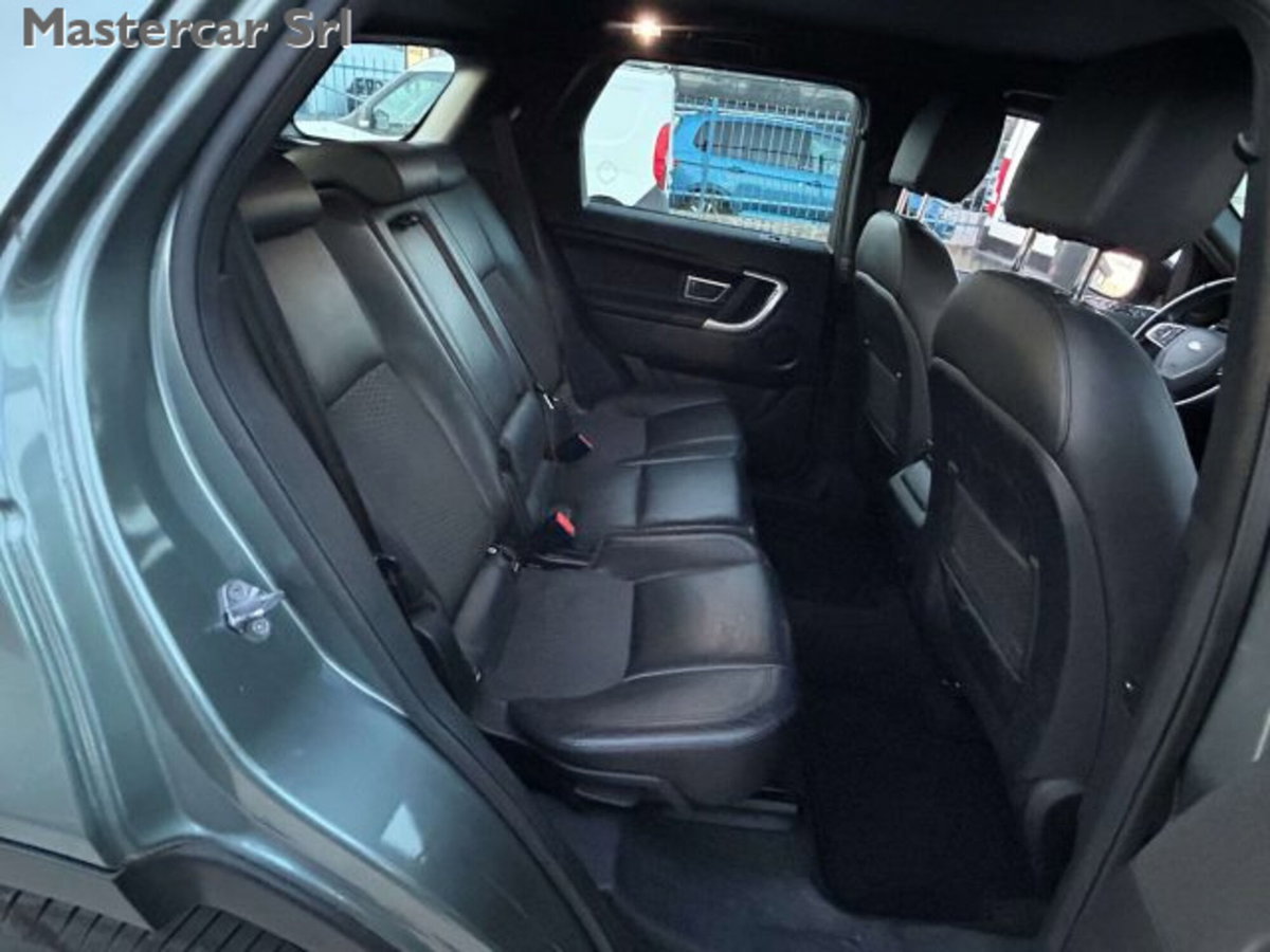 Land Rover Discovery Sport 2.0 TD4 150 CV Pure (8)