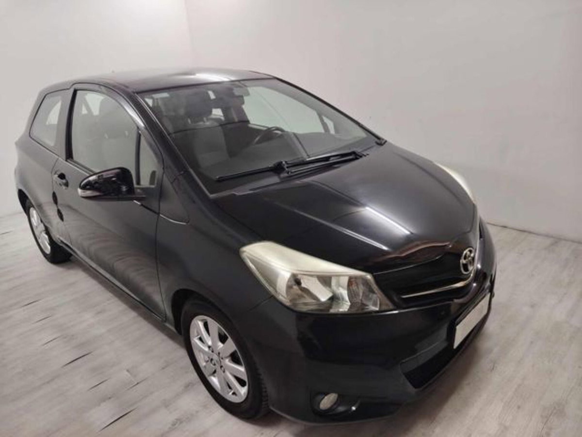 Toyota Yaris 1.D-4D 5 porte (2)
