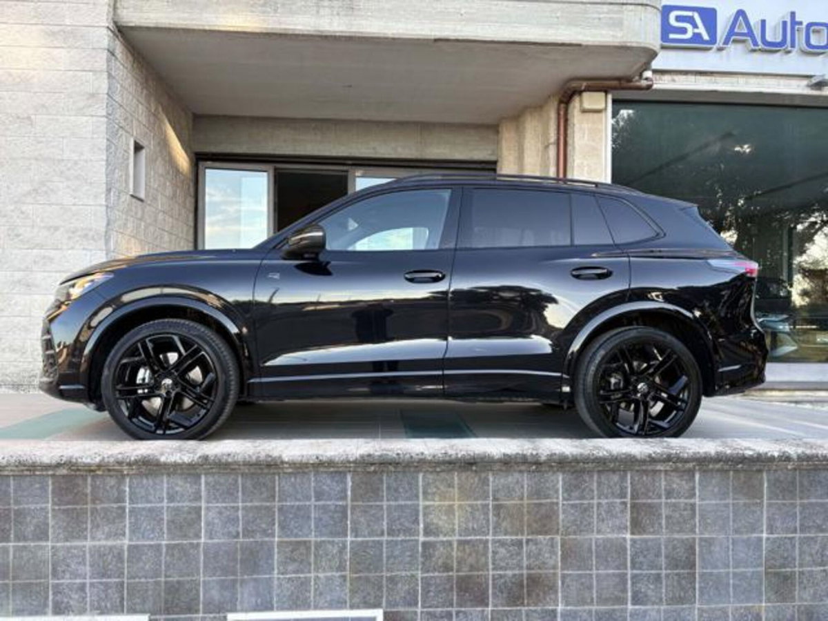 Volkswagen Tiguan Allspace 2.0 tdi R-Line 150cv dsg (8)