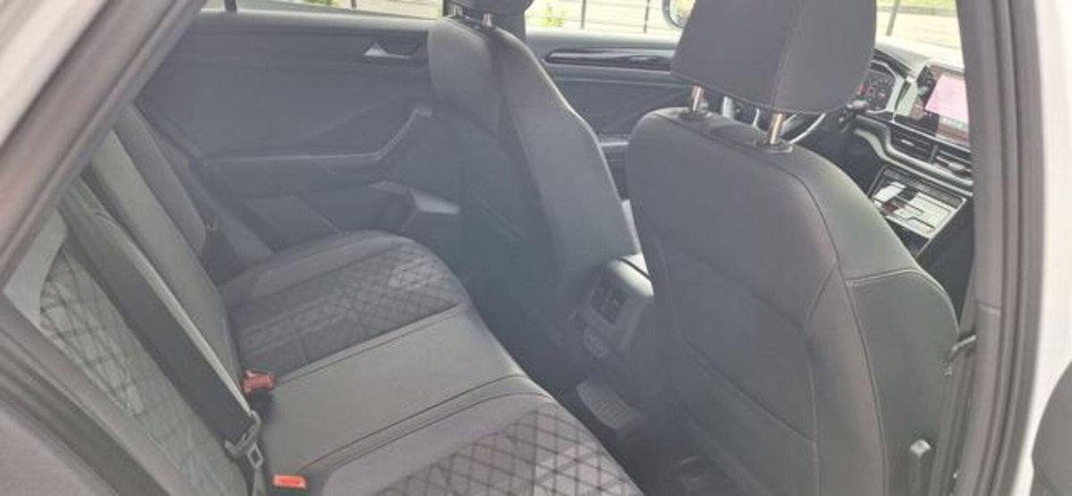 Volkswagen T-Roc 1.5 tsi R-Line (17)
