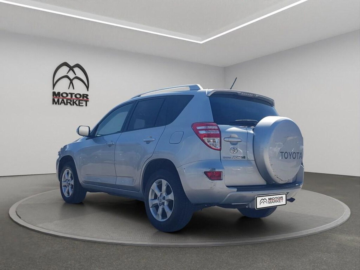 Toyota Rav4 2.2 D-4D 150 CV DPF Exclusive (8)
