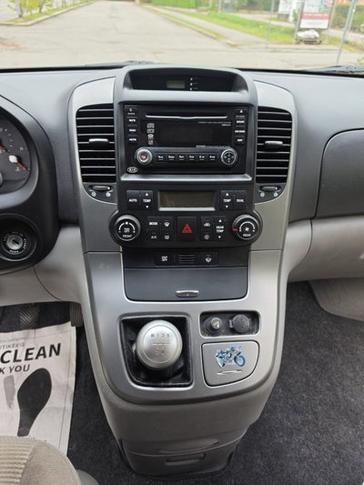 Kia Carnival 2.9 16V CRDi VGT Class (14)