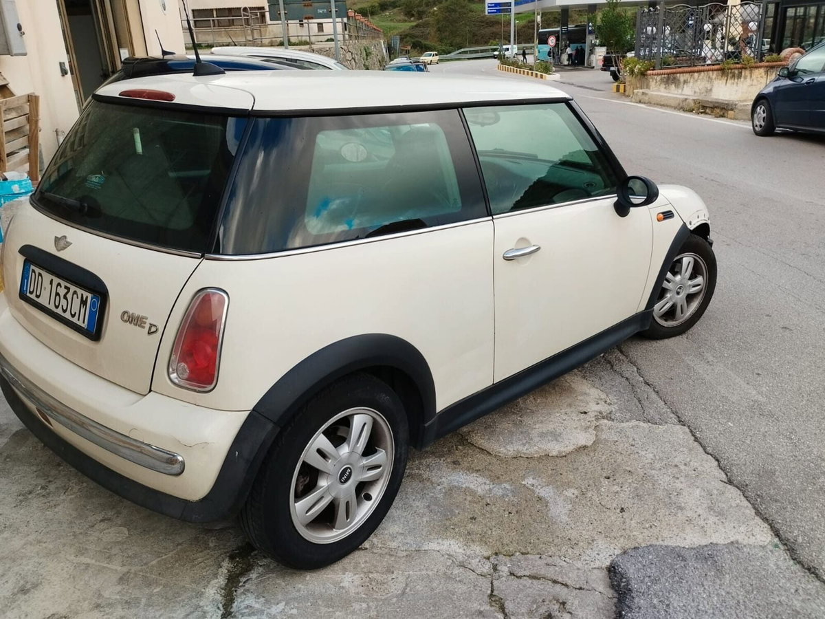MINI Mini 1.4 tdi One D de luxe (2)