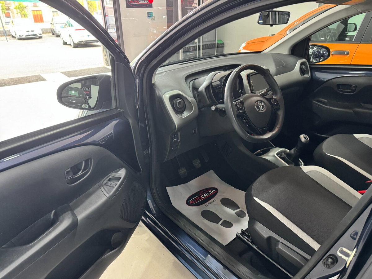 Toyota Aygo 1.0 VVT-i 69 CV 5 porte x-wave (10)