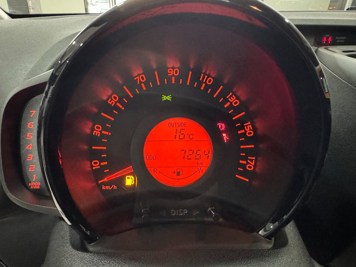 Toyota Aygo 1.0 VVT-i 69 CV 5 porte x-wave (12)