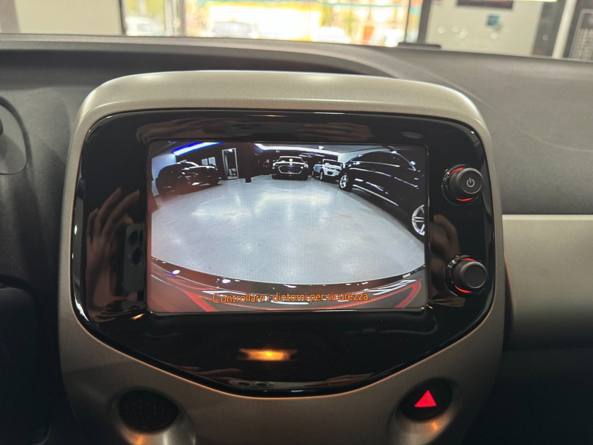 Toyota Aygo 1.0 VVT-i 69 CV 5 porte x-wave (14)