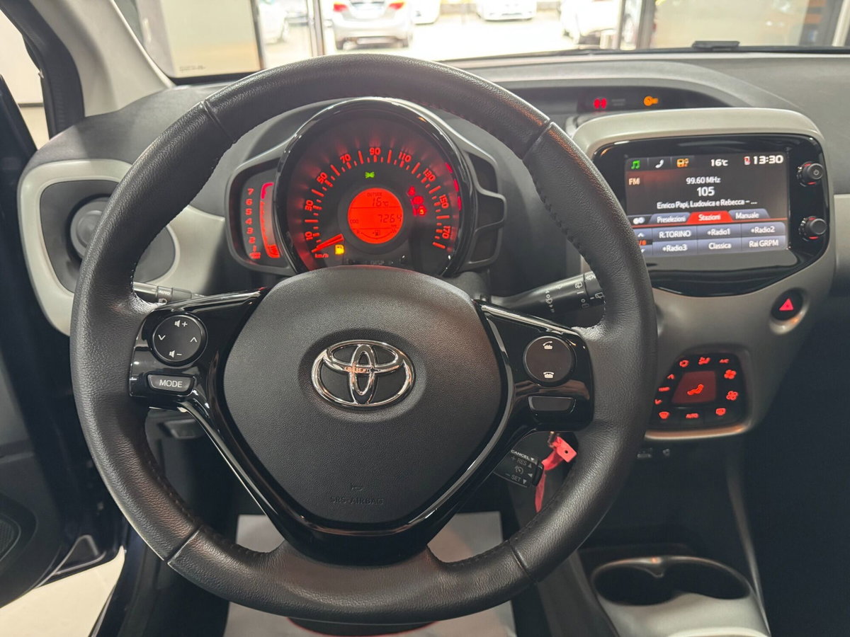 Toyota Aygo 1.0 VVT-i 69 CV 5 porte x-wave (16)