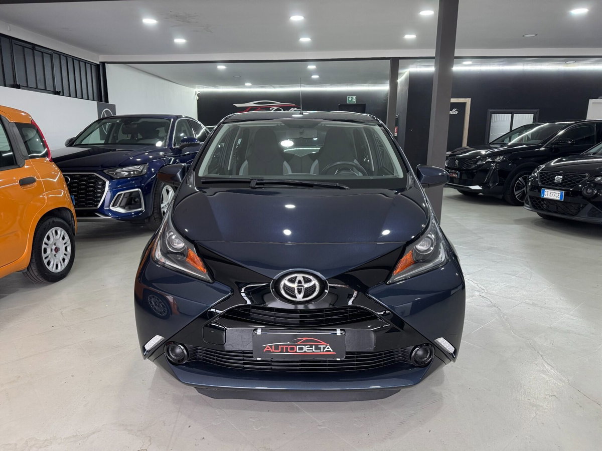 Toyota Aygo 1.0 VVT-i 69 CV 5 porte x-wave (2)