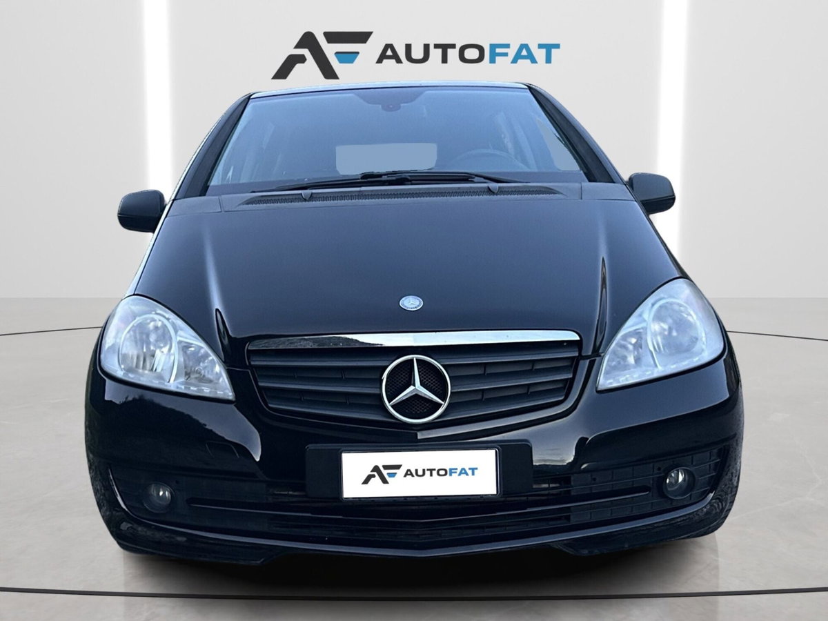 Mercedes-Benz Classe A 160 CDI BlueEFFICIENCY Coupé Elegance (2)