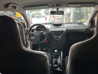 Toyota iQ 1.0 Sol (10)
