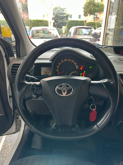 Toyota iQ 1.0 Sol (11)