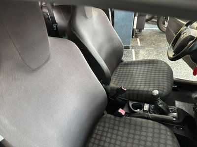 Toyota iQ 1.0 Sol (15)