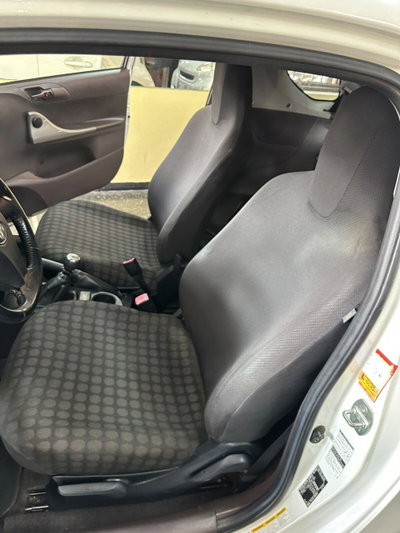 Toyota iQ 1.0 Sol (16)
