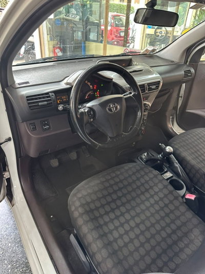 Toyota iQ 1.0 Sol (9)