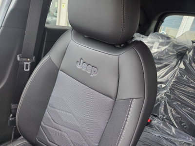 Jeep Avenger 1.2 turbo e-hybrid mhev Summit fwd 110cv edct6 (10)