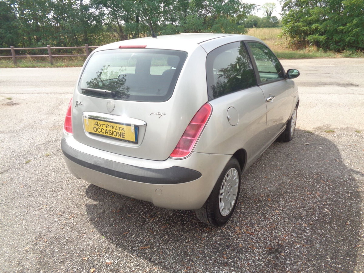 Lancia Ypsilon Multijet 16V Argento (8)
