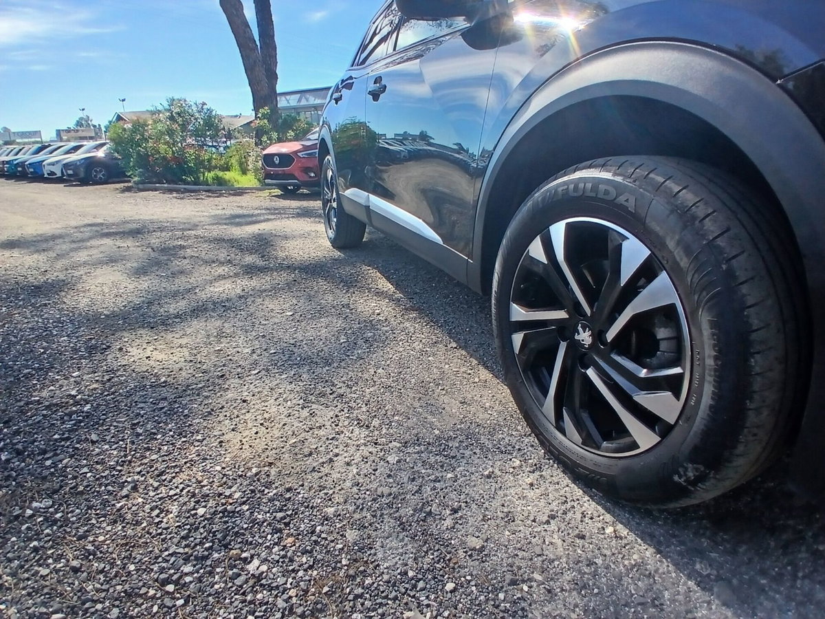 Peugeot 2008 BlueHDi 130 S&S EAT8 GT (11)