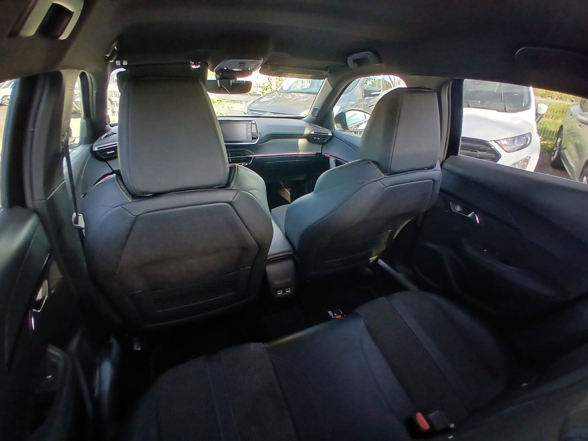 Peugeot 2008 BlueHDi 130 S&S EAT8 GT (18)
