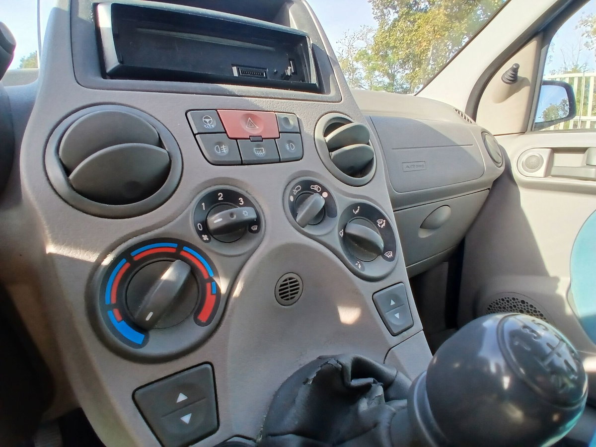 Fiat Panda 1.2 Emotion (16)
