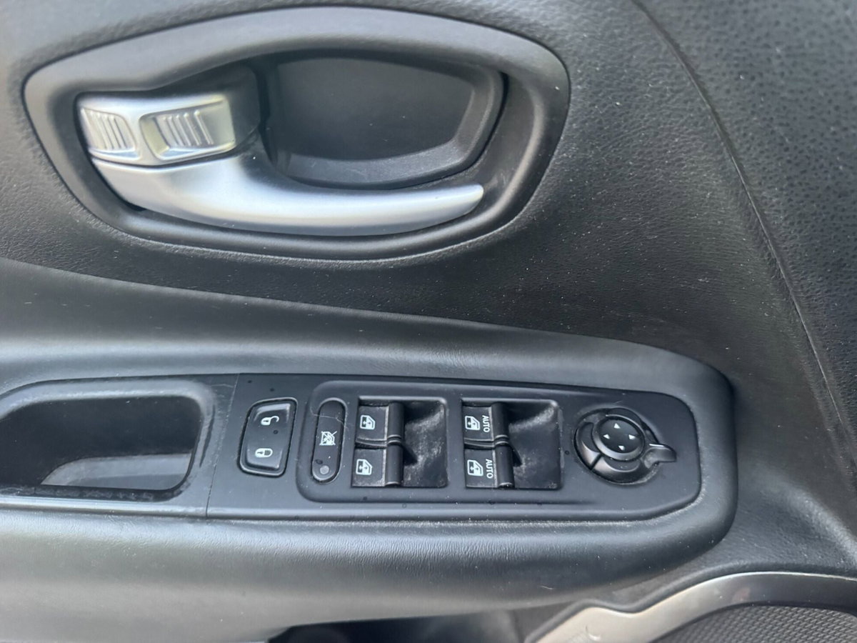 Jeep Renegade 1.6 Mjt 120 CV Limited (11)