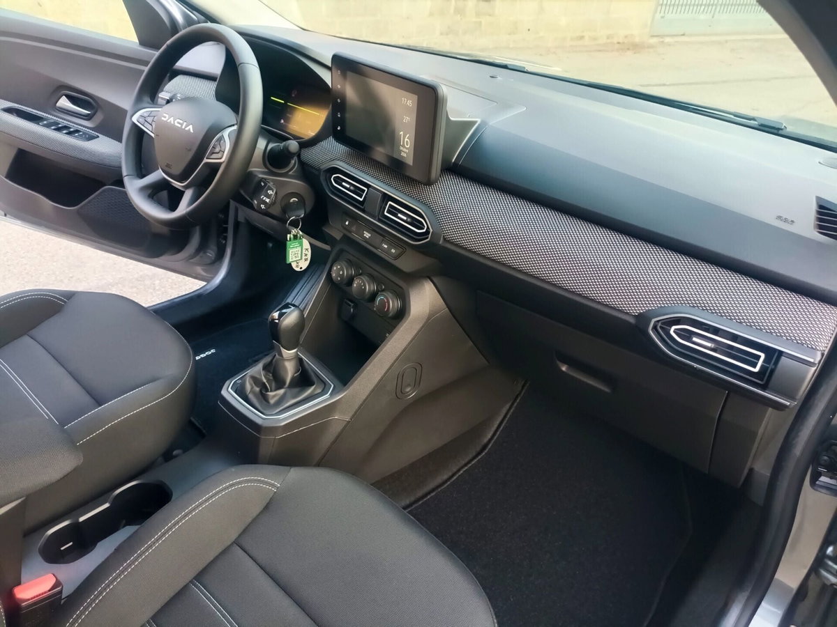 Dacia Jogger 1.6 hybrid Expression 140cv 7p.ti (10)