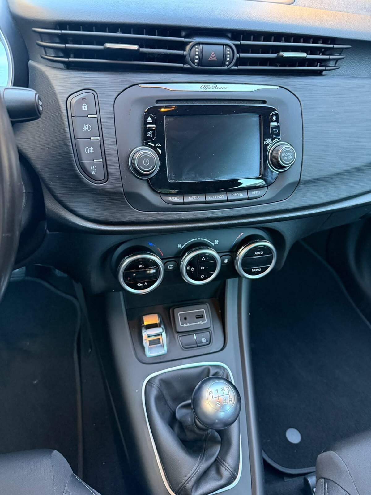 Alfa Romeo Giulietta 1.6 JTDm Ti 120cv (9)