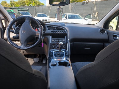 Peugeot 3008 1.6 HDi 110CV cambio robotizzato Premium (6)