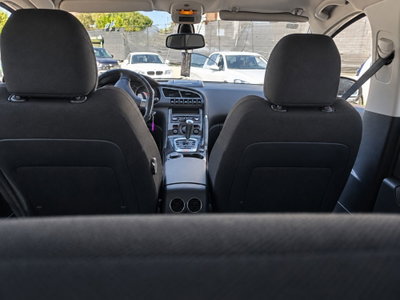 Peugeot 3008 1.6 HDi 110CV cambio robotizzato Premium (8)