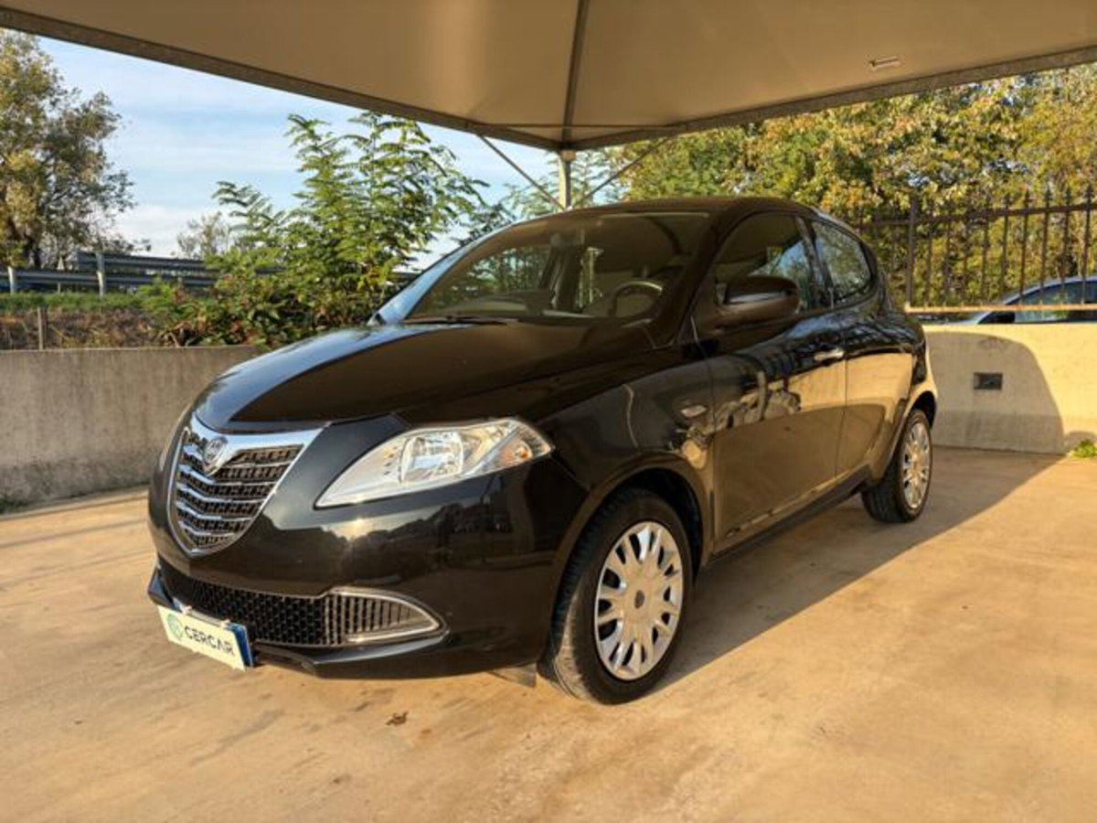 Lancia Ypsilon 1.2 69 CV 5 porte Gold