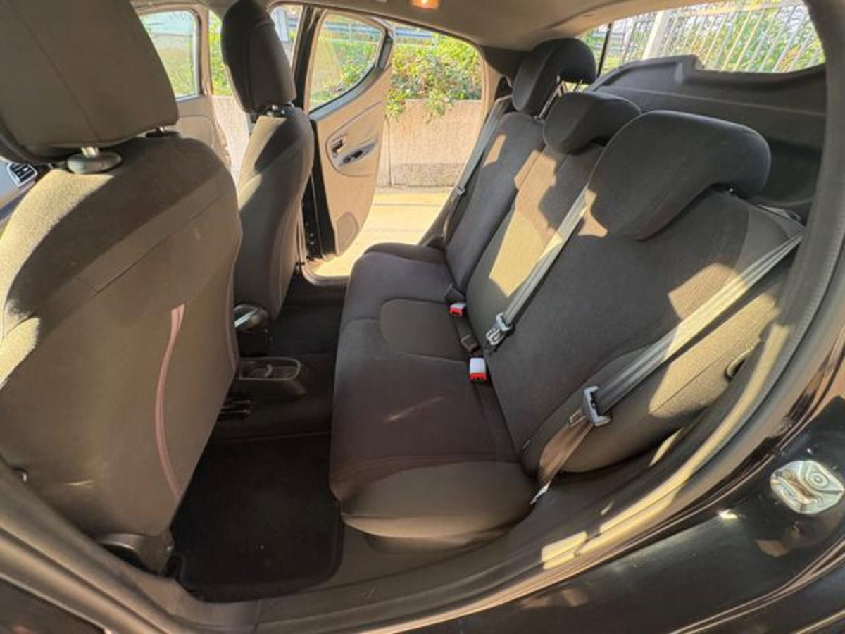 Lancia Ypsilon 1.2 69 CV 5 porte Gold (11)