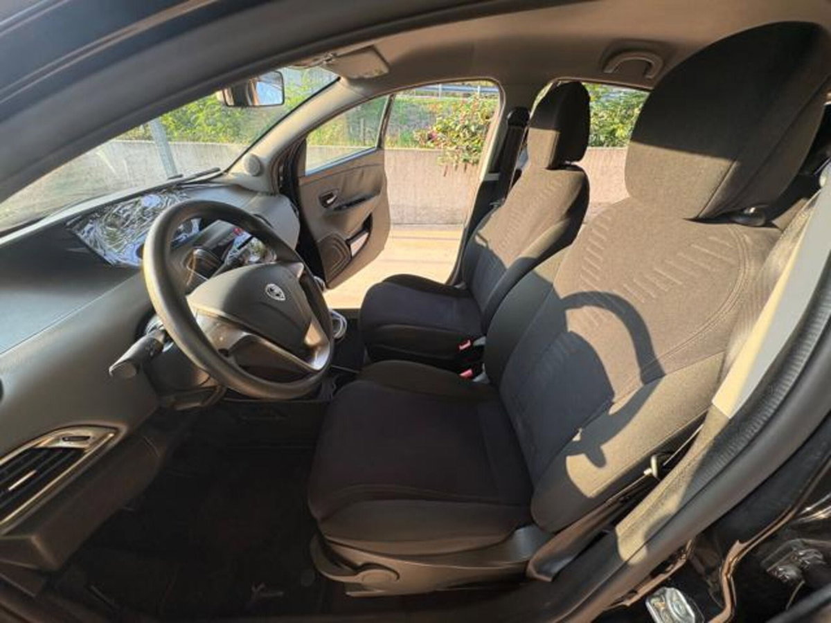 Lancia Ypsilon 1.2 69 CV 5 porte Gold (12)