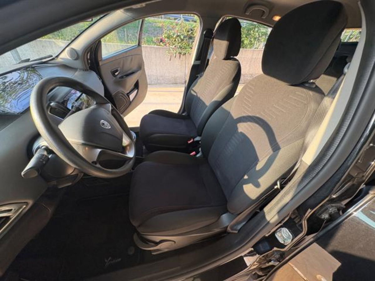 Lancia Ypsilon 1.2 69 CV 5 porte Gold (19)