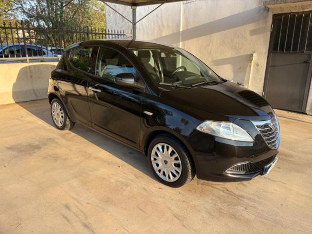 Lancia Ypsilon 1.2 69 CV 5 porte Gold (3)