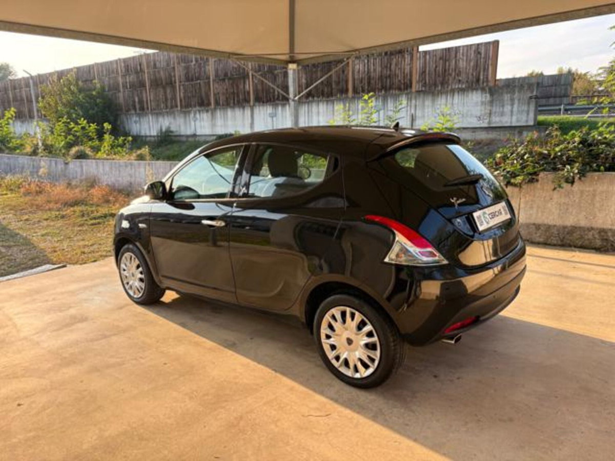 Lancia Ypsilon 1.2 69 CV 5 porte Gold (4)