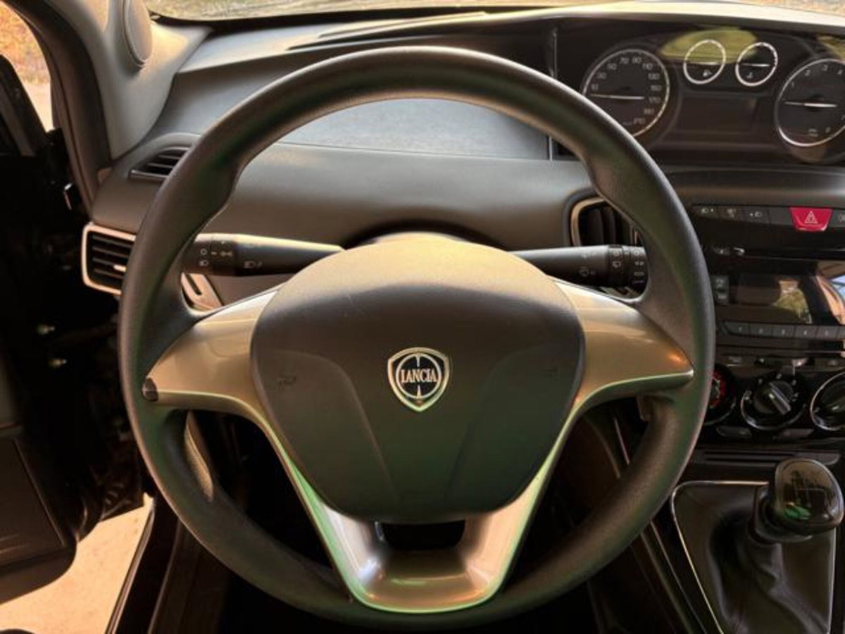 Lancia Ypsilon 1.2 69 CV 5 porte Gold (9)