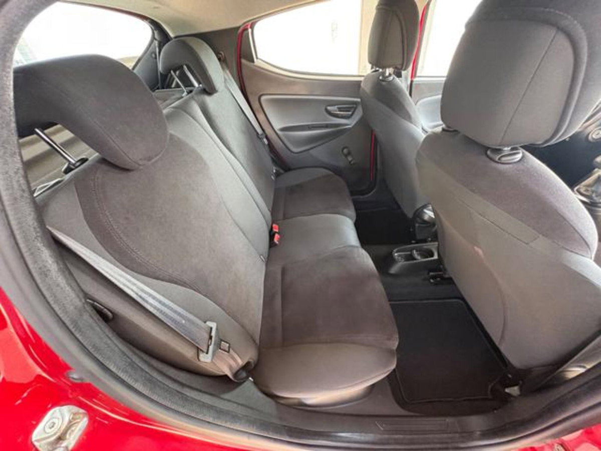Lancia Ypsilon 0.9 TwinAir 85 CV 5 porte S&S DFN Gold (10)
