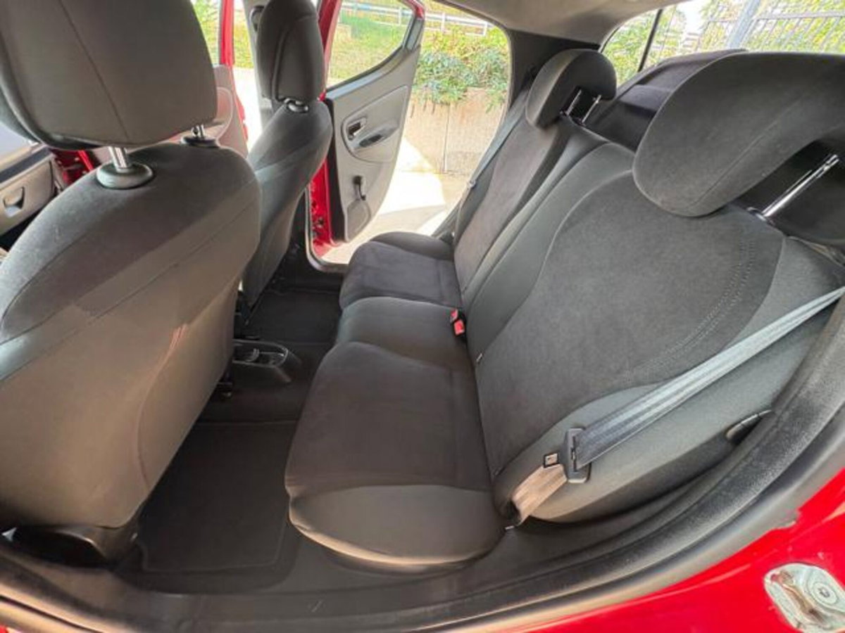 Lancia Ypsilon 0.9 TwinAir 85 CV 5 porte S&S DFN Gold (11)