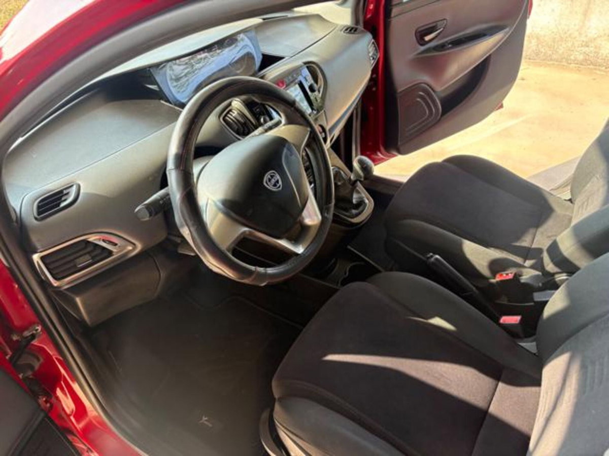 Lancia Ypsilon 0.9 TwinAir 85 CV 5 porte S&S DFN Gold (12)