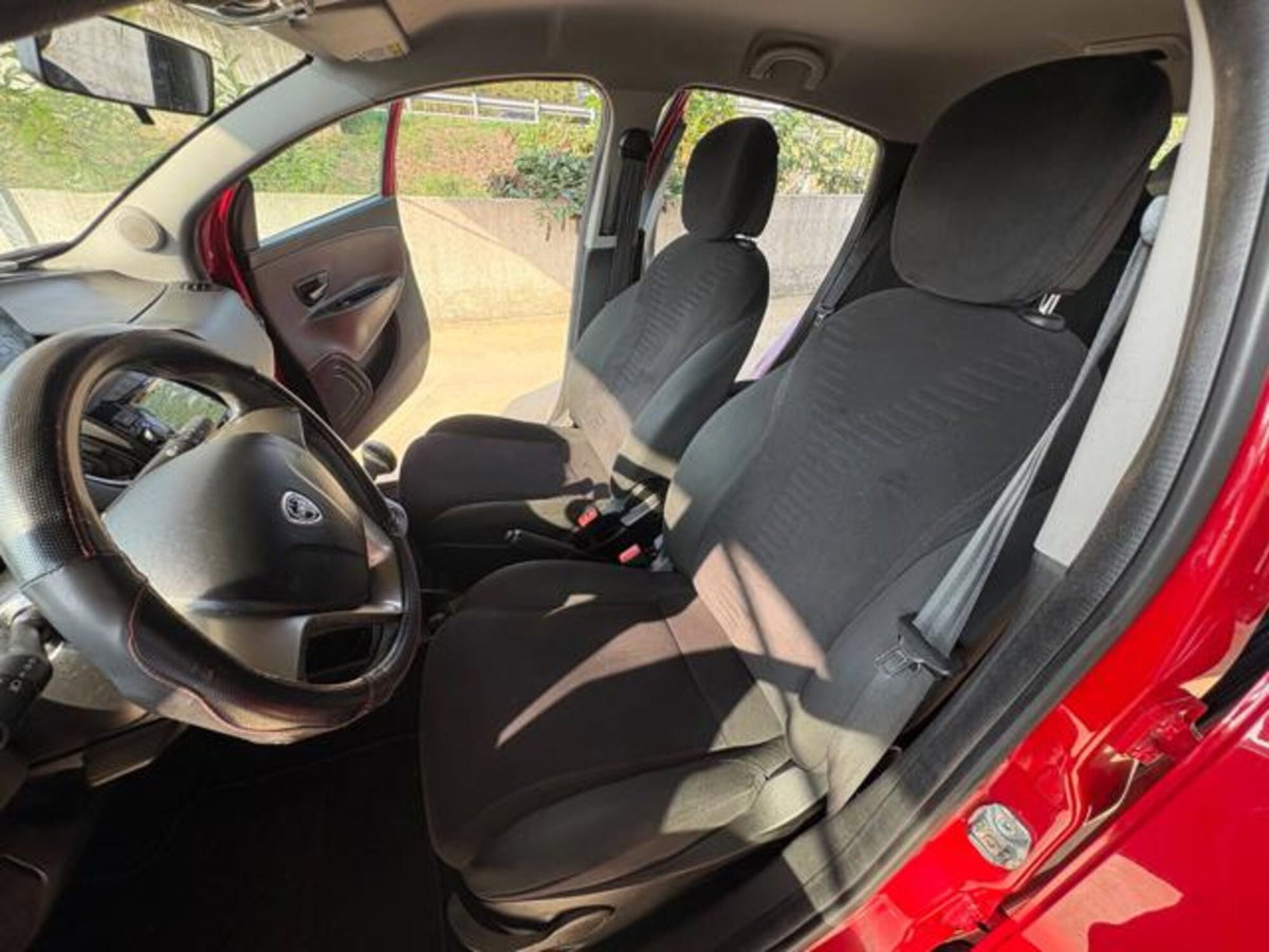Lancia Ypsilon 0.9 TwinAir 85 CV 5 porte S&S DFN Gold (14)