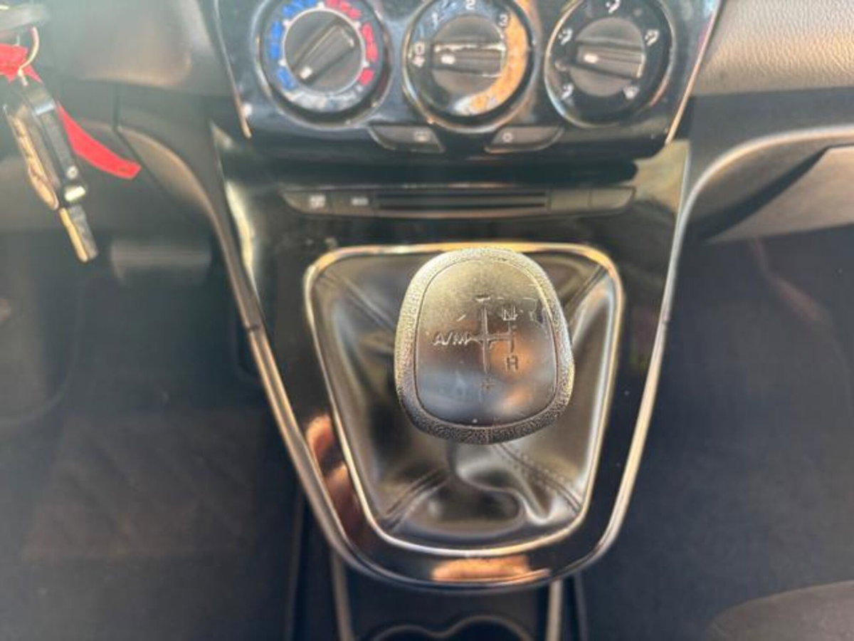 Lancia Ypsilon 0.9 TwinAir 85 CV 5 porte S&S DFN Gold (17)
