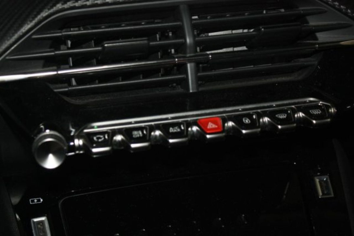 Peugeot 2008 PureTech 130 S&S EAT8 Allure Pack (13)