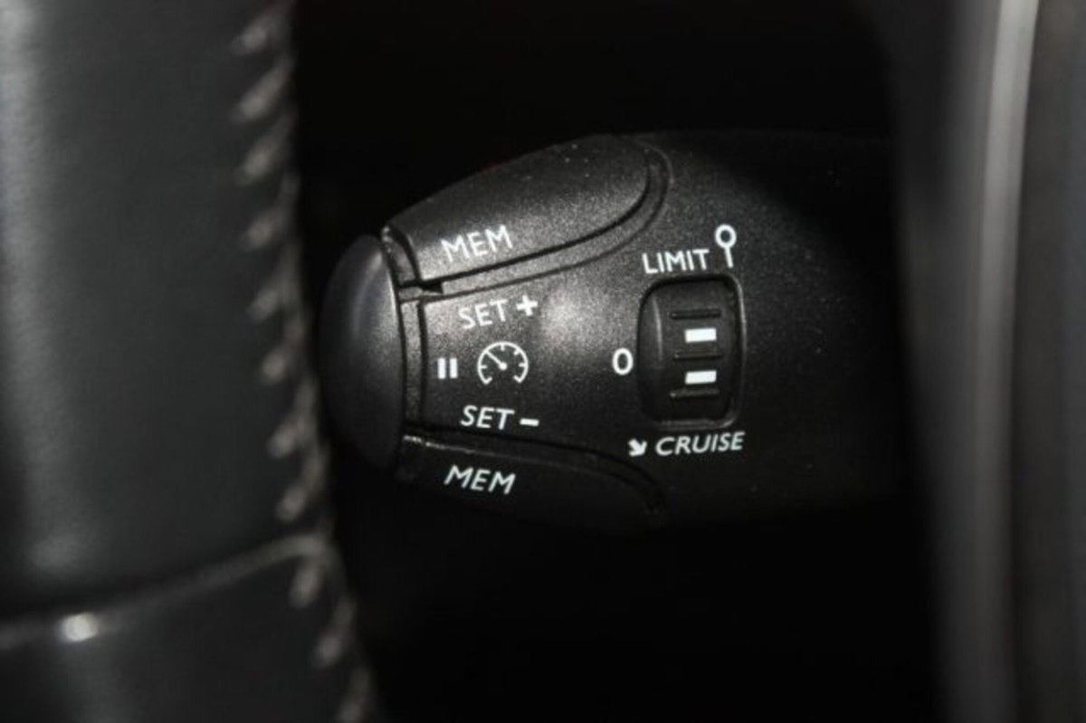 Peugeot 2008 PureTech 130 S&S EAT8 Allure Pack (16)
