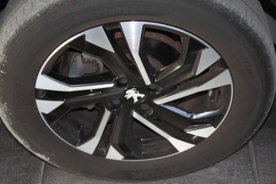 Peugeot 2008 PureTech 130 S&S EAT8 Allure Pack (4)