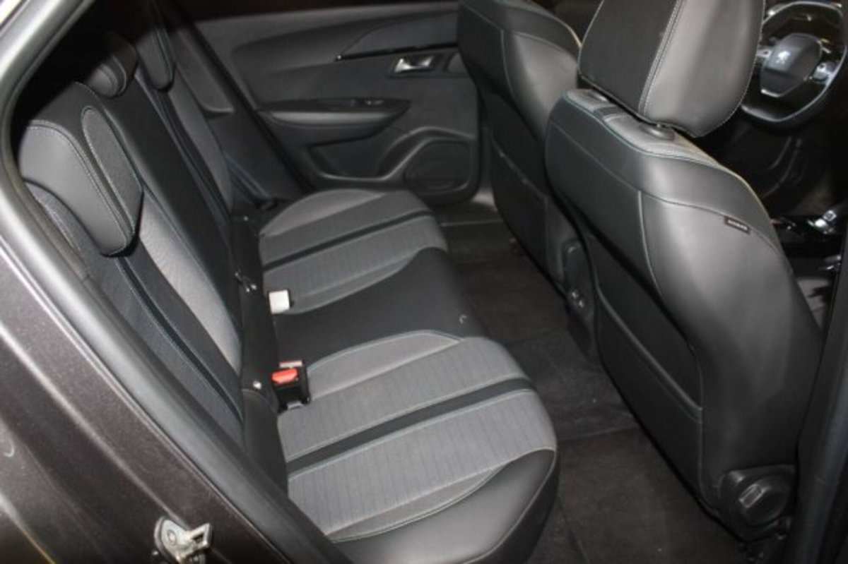 Peugeot 2008 PureTech 130 S&S EAT8 Allure Pack (8)