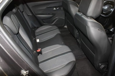 Peugeot 2008 PureTech 130 S&S EAT8 Allure Pack (8)